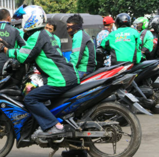 BHR Ojol Lebaran 2026 Cair! GoTo dan Grab Naikkan Anggaran Hingga Rp110 Miliar, Ini Rinciannya. Ilustrasi istockphoto
