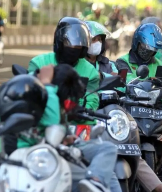 Lebaran 2026 Makin Dekat, Menaker Tegas Minta Aplikator Transparan Soal BHR Ojol!. ANTARA FOTOYulius Satria Wijayafoc