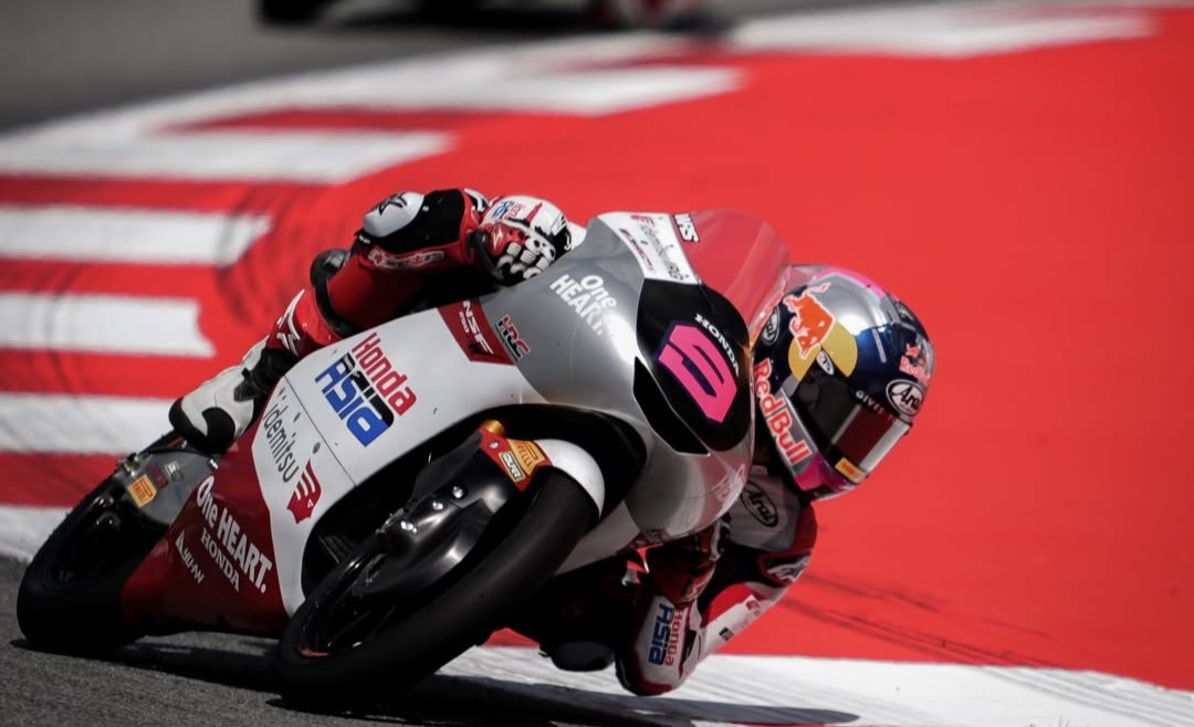 Start Posisi 20, Finis 8 Besar! Media Italia Sebut Veda Ega Pratama Pembalap Terbaik Moto3 Catalunya 2026