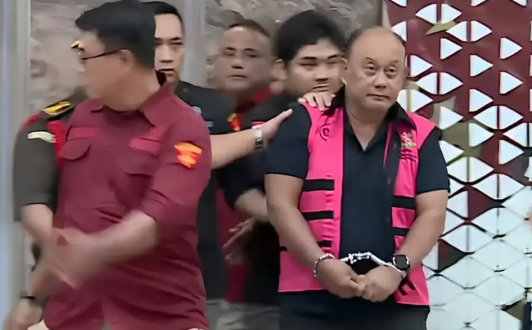 BREAKING NEWS Eks Kepala Badan Gizi Nasional, Dadan Hindayana Keluar dari Kejagung Kenakan Rompi Tahanan