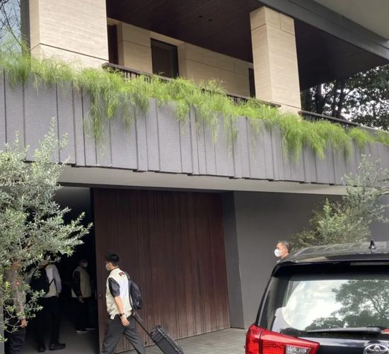 KPK Geledah Rumah Eks Wamen Imipas Silmy Karim, Dugaan Pemerasan Imigrasi Makin Terkuak