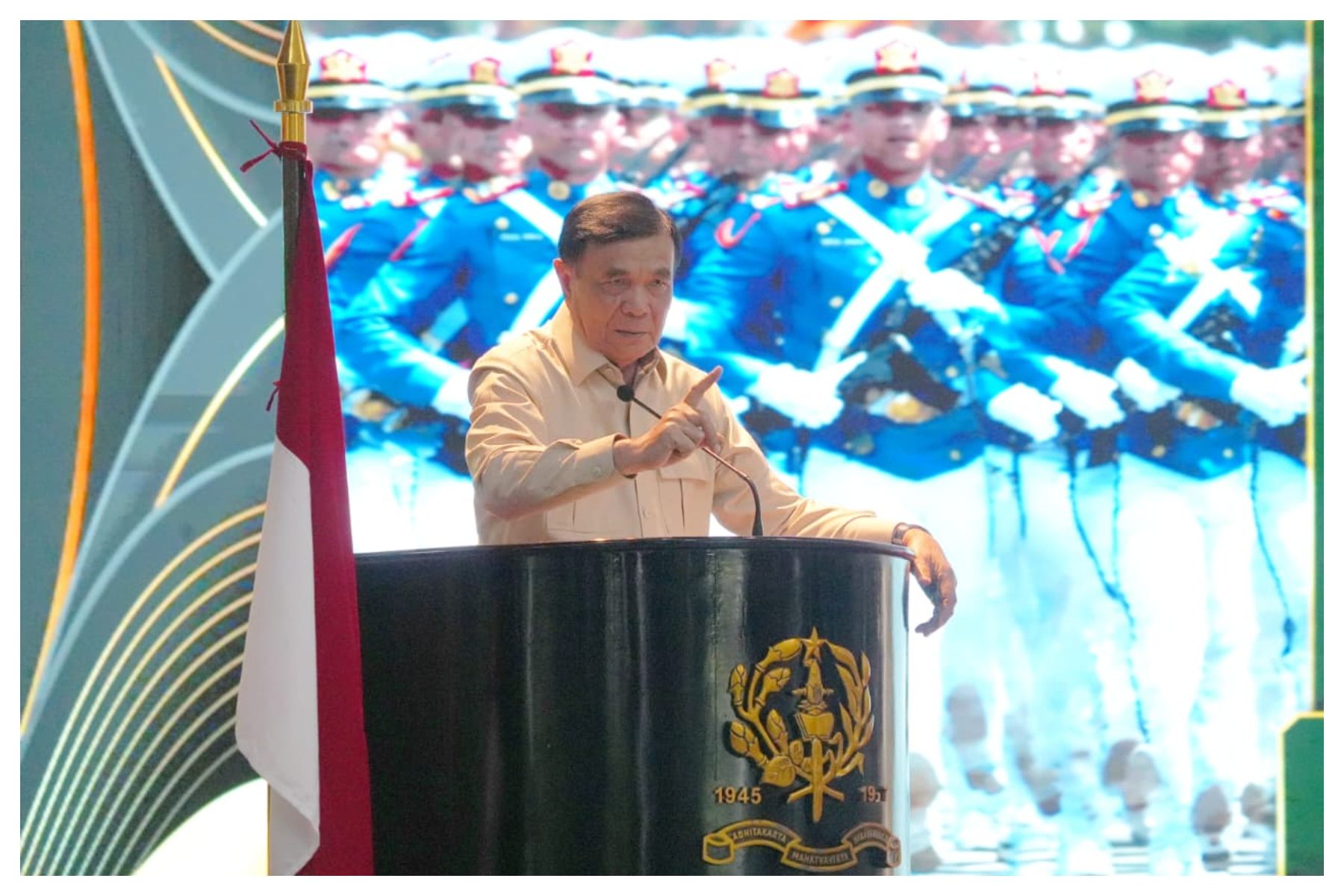 Menteri Koordinator Bidang Politik dan Keamanan Republik Indonesia (Menko Polkam RI), Jenderal TNI (Purn.) Djamari Chaniago