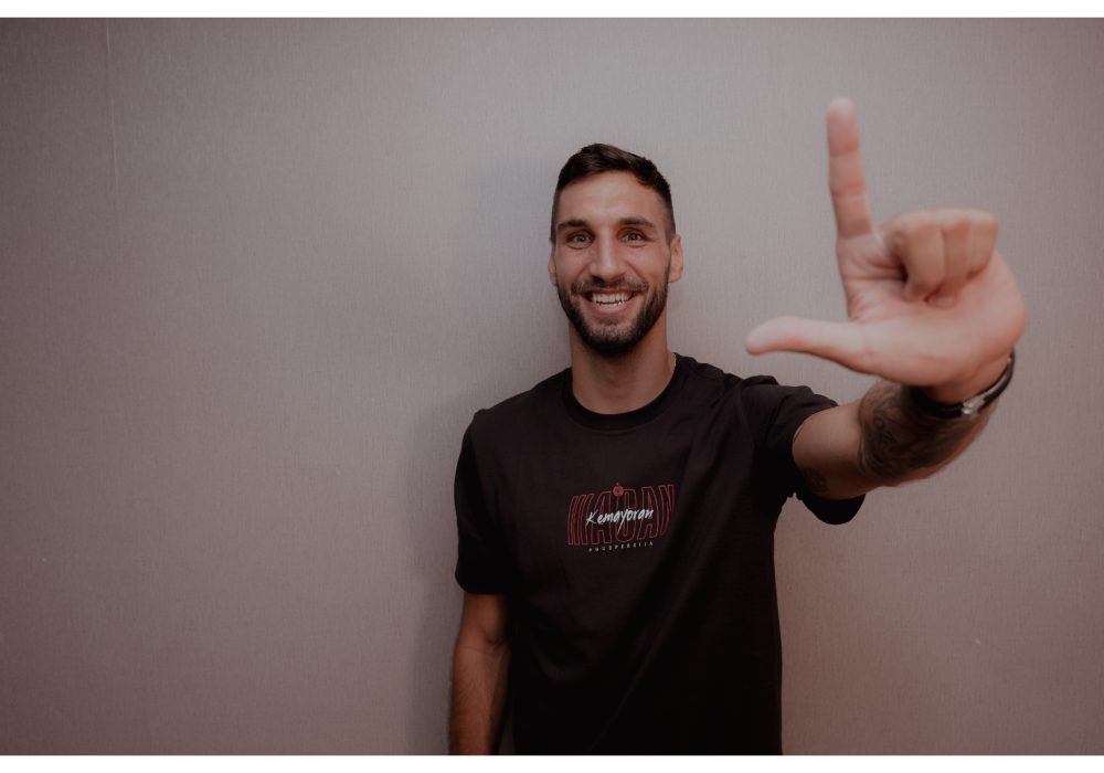 Persija resmi mendatangkan bek tengah asal Kroasia, Denis Kolinger dengan dikontrak selama dua musim. Foto: Dok Persija