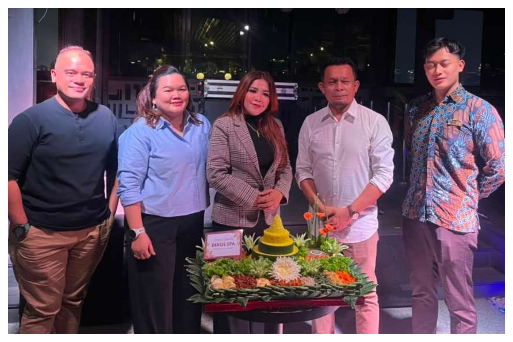 Jajaran Manajemen Sotis Hotel Kemang, Jakarta Selatan, saat memperkenalkan Deros Spa. Foto: Dok Sotis Hotel Kemang