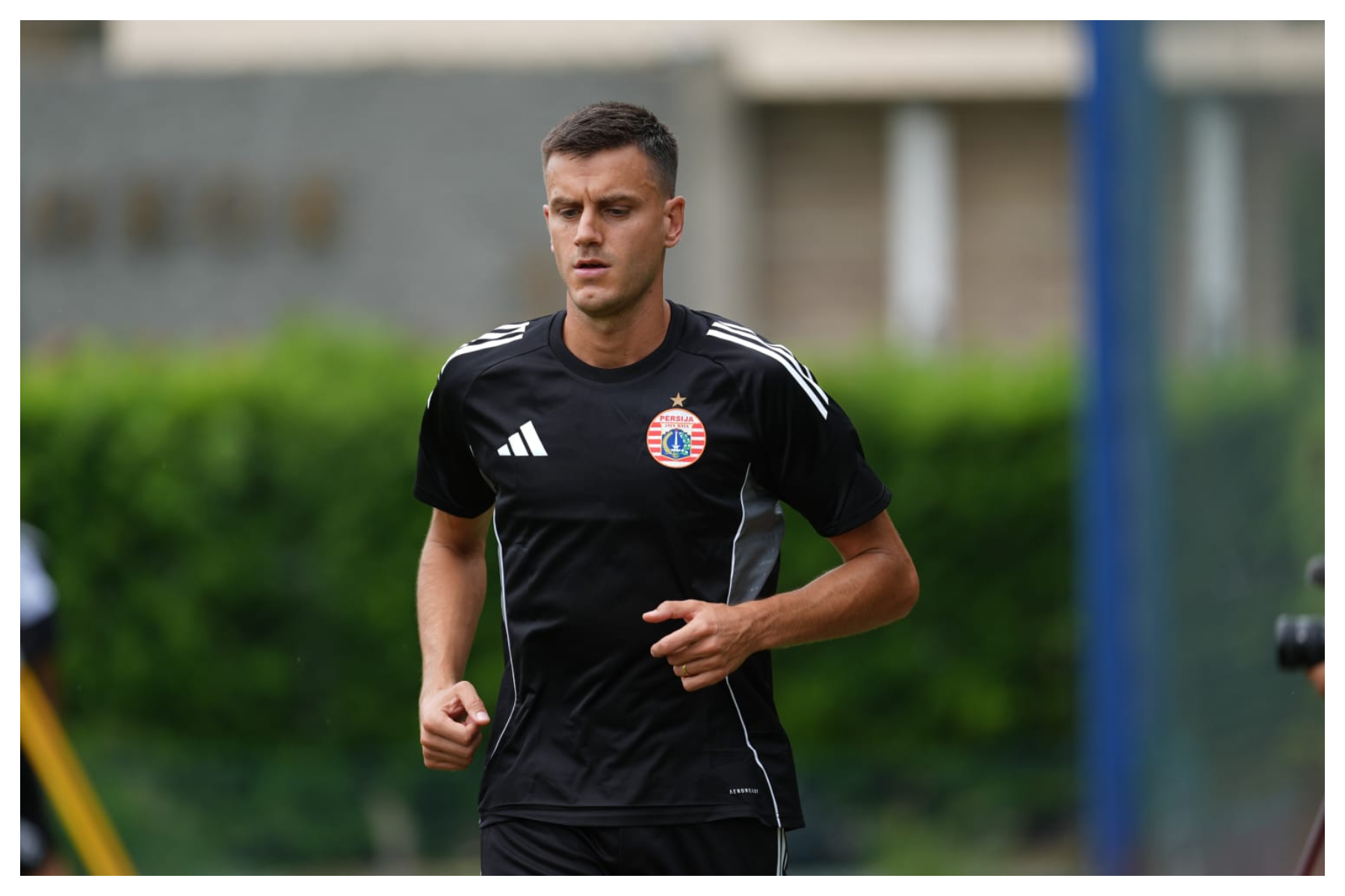 Persija resmi merekrut penyerang asal Swedia berpostur 192 cm bernama Alexander Jeremejeff dengan kontrak dua musim. Foto: Dok Persija